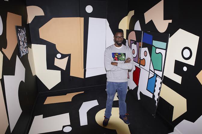 Parisian Artist Kofi Frimprong and his installation inside the Project Room at The Hollows. Alonzo Maciel for Bushwick Daily.