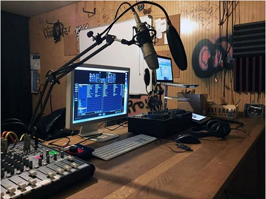 At Radio Free Brooklyn (all photos by Benjamin Taylor/Radio Free Frooklyn)