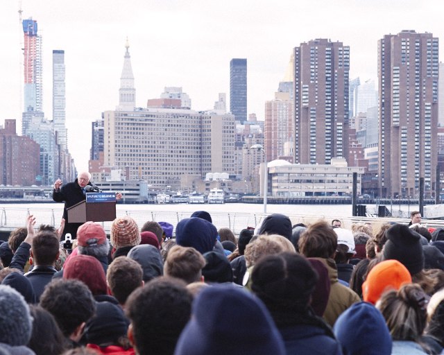 The Traveling Bernie Sanders Power Hour Came to the Greenpoint Waterfront on Friday [PHOTOS]