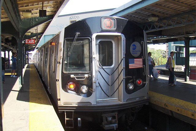 An M train at Myrtle Ave-Broadway. Photo from Wikimedia Commons.