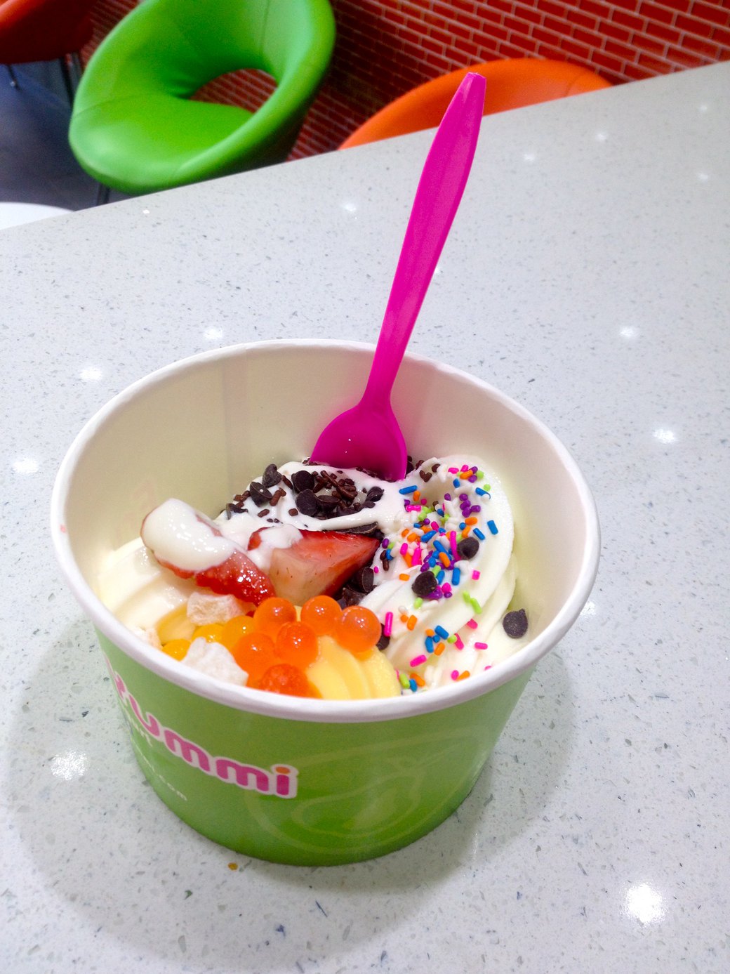 New Froyo Shop Fruitti Yummi Opens on Knickerbocker, Expect Bright