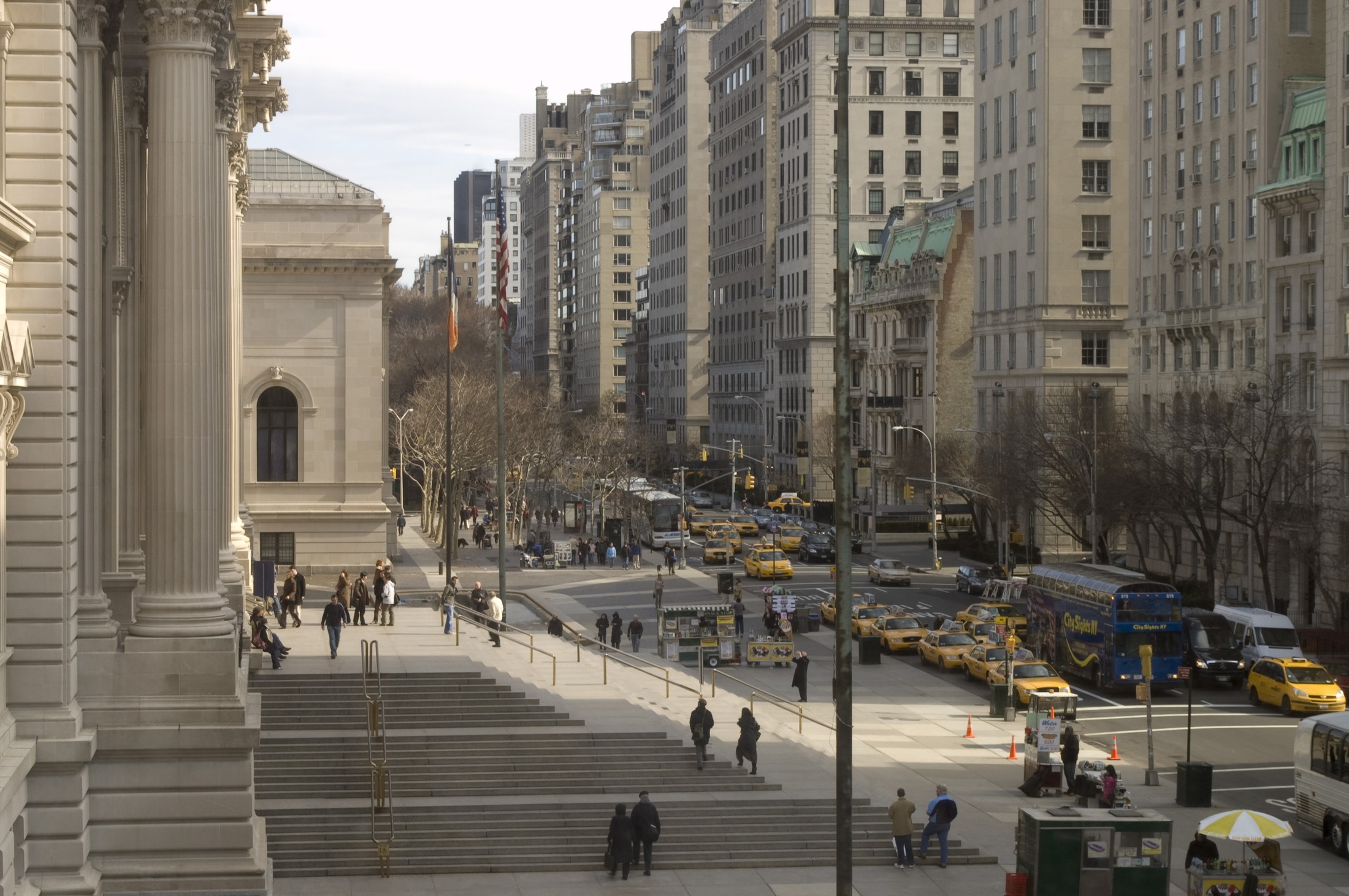 Manhattan’s marquee retail corridors hold most of the borough’s empty storefronts, newsletter argues, citing REBNY