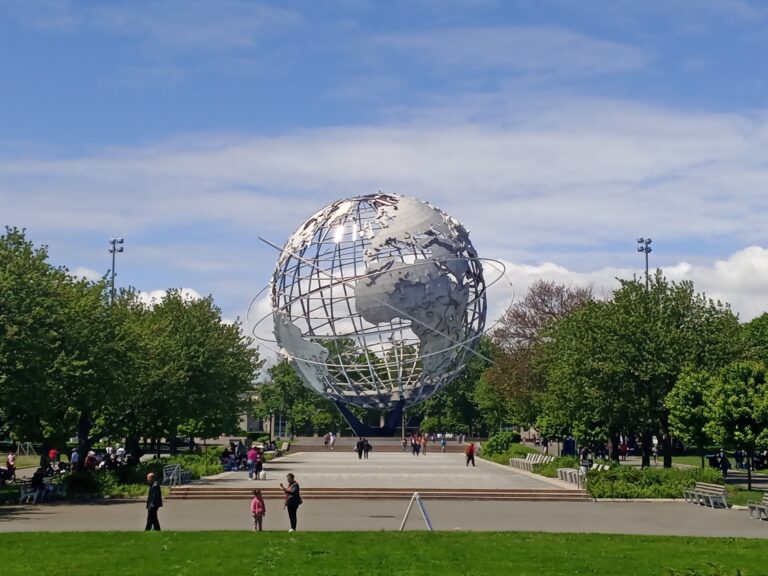 Urban Omnibus tracks Amazon’s last-mile footprint across New York