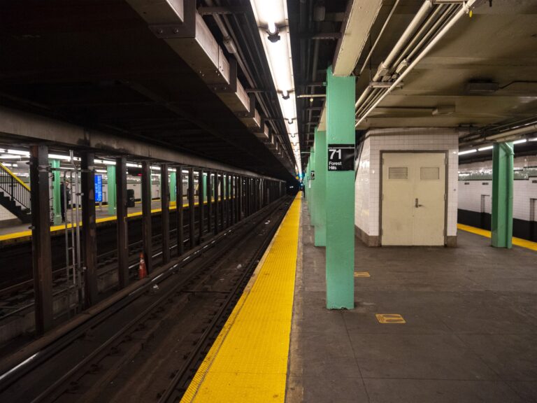 A coalition of more than 30 groups, plus the Mets, presses Hochul and Mamdani to bring back weekend G train service to Forest Hills