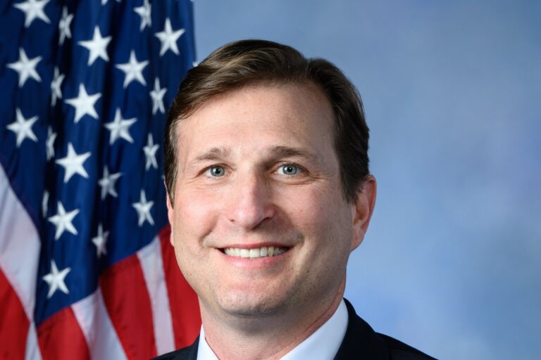 A Williamsburg coffee shop banned Rep. Dan Goldman over Gaza. Now the Trump DOJ is investigating it.