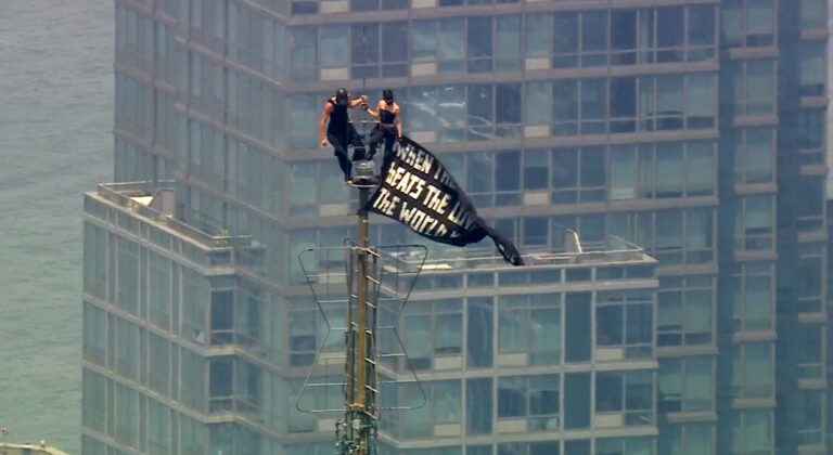 “I just can’t believe they made it through security”: masked couple climbed the Empire State Building’s antenna, got engaged, then calmly walked into custody