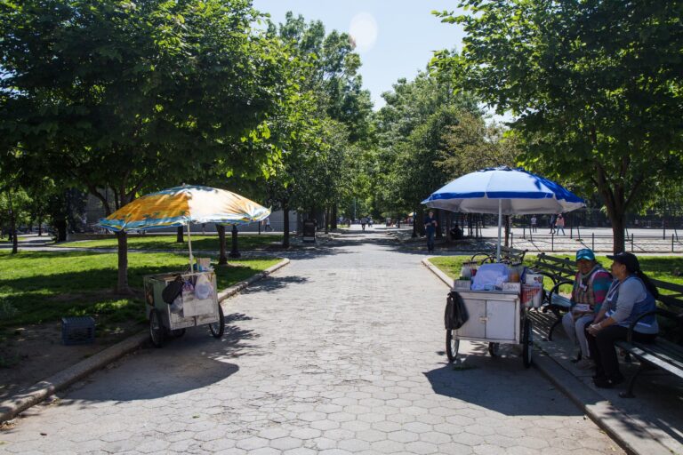 NYC mayor expands emergency heat plan ahead of 112-degree July 4th weekend, outdoor workers facing highest risk