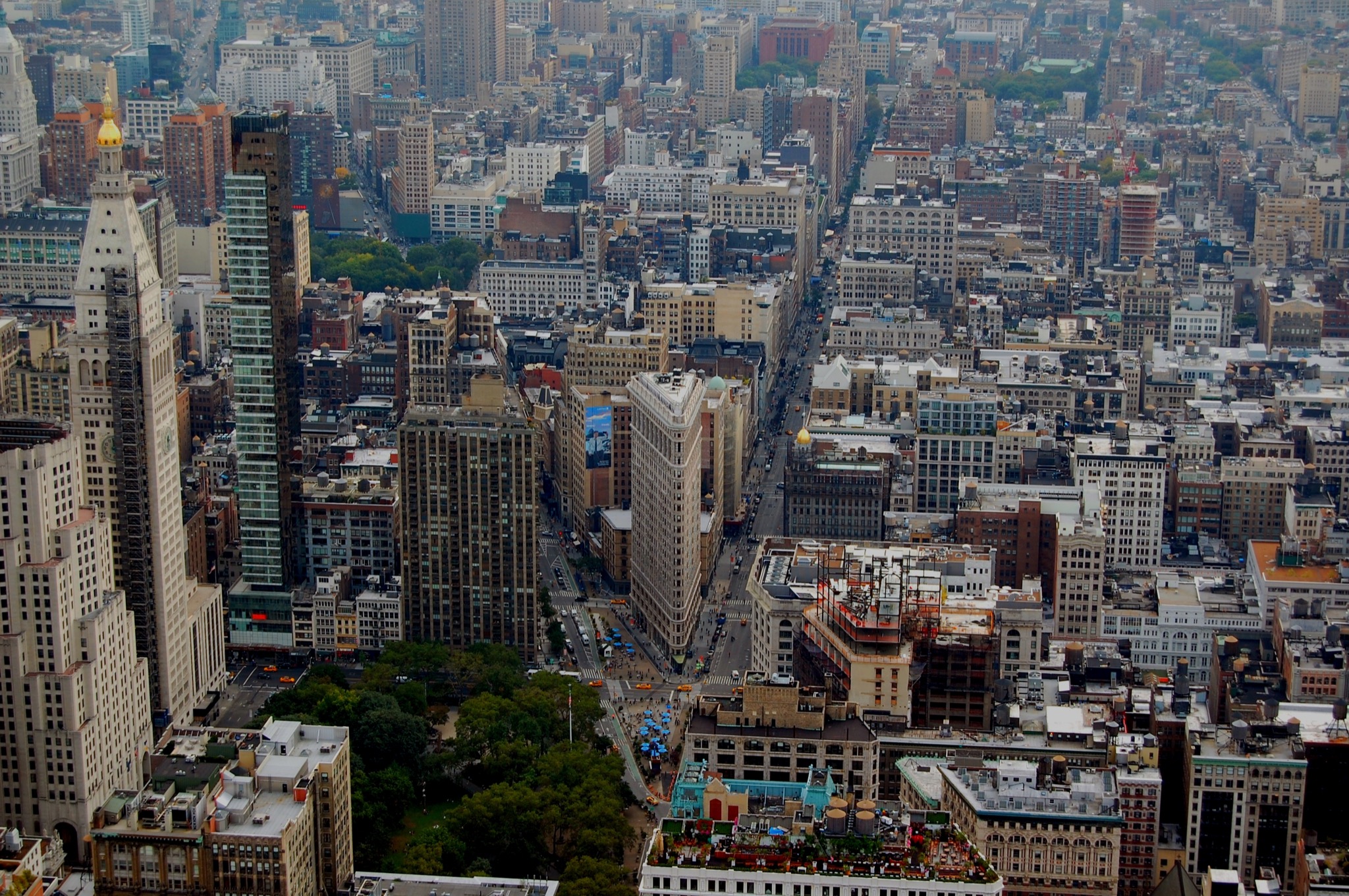 A longtime textile-family owner sold a Flatiron District property to Sioni Group for $31 million. It was one of ten $5 million-plus sales in the city that day, $329 million combined